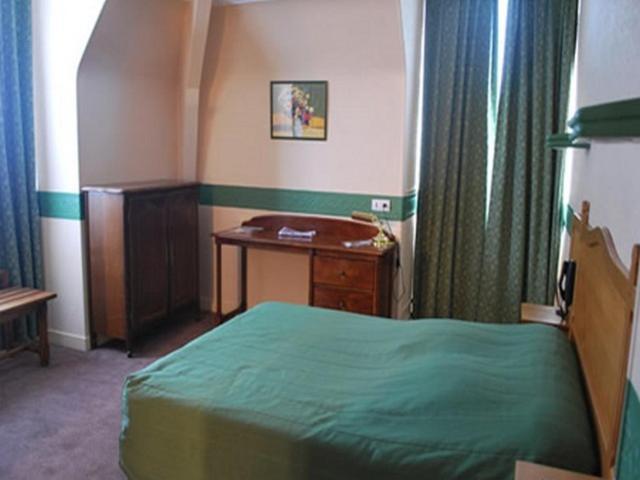 Logis Hotel & Restaurant - Le Normandie Caudebec-en-Caux Room photo