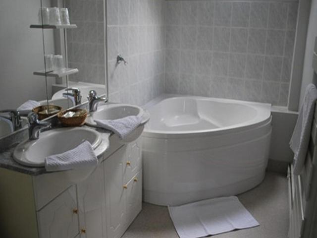 Logis Hotel & Restaurant - Le Normandie Caudebec-en-Caux Room photo